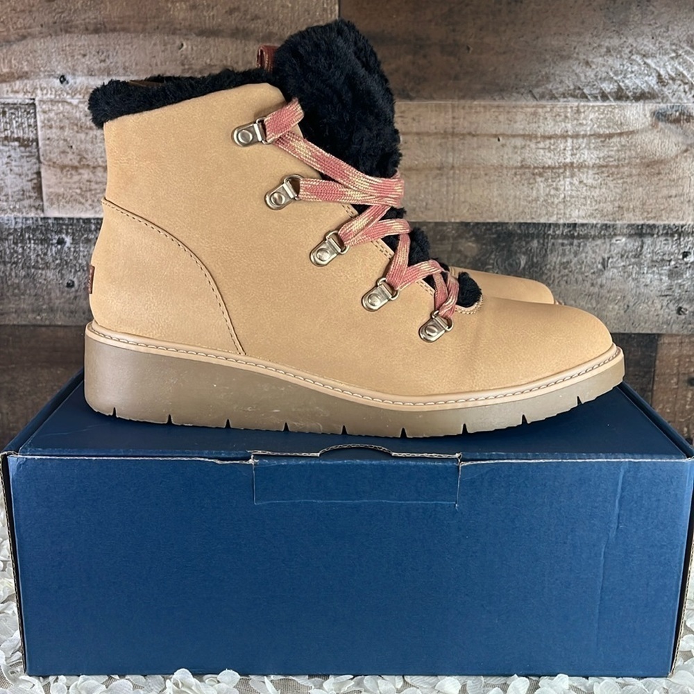 Dr. Scholls So Cozy Lace Up Waterproof Faux Fur Bootie size 8 NEW